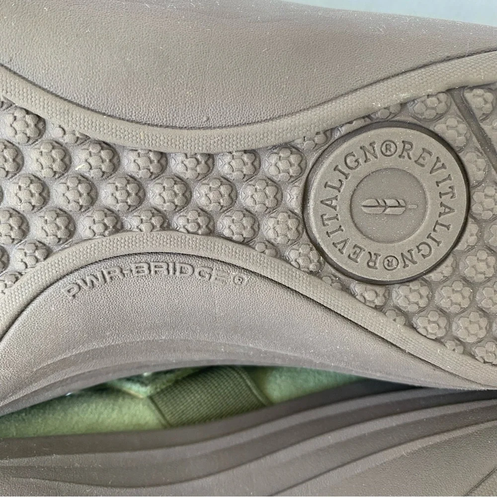 REVITALIGN Olive Womens Slip-On Loafers - Sz 7 - Picture 12 of 12